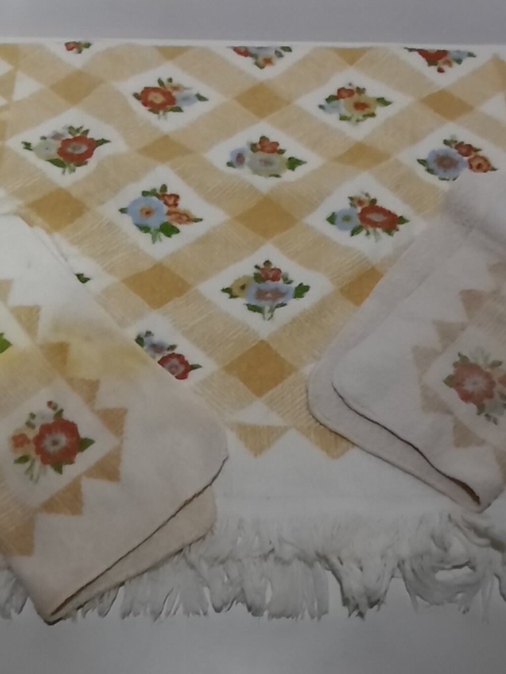 Vintage Lady Pepperell Floral Gingham Towel Set Tan Red Blue Washcloths USA